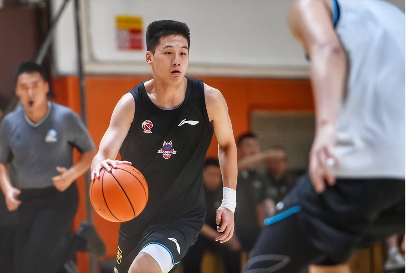 pg包含转会期体能课后，山东男篮外线爆发备战NBA常规赛，震撼外界，细节决定成败的词条